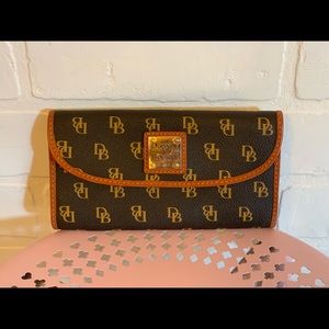 Dooney & Bourke Classic Wallet